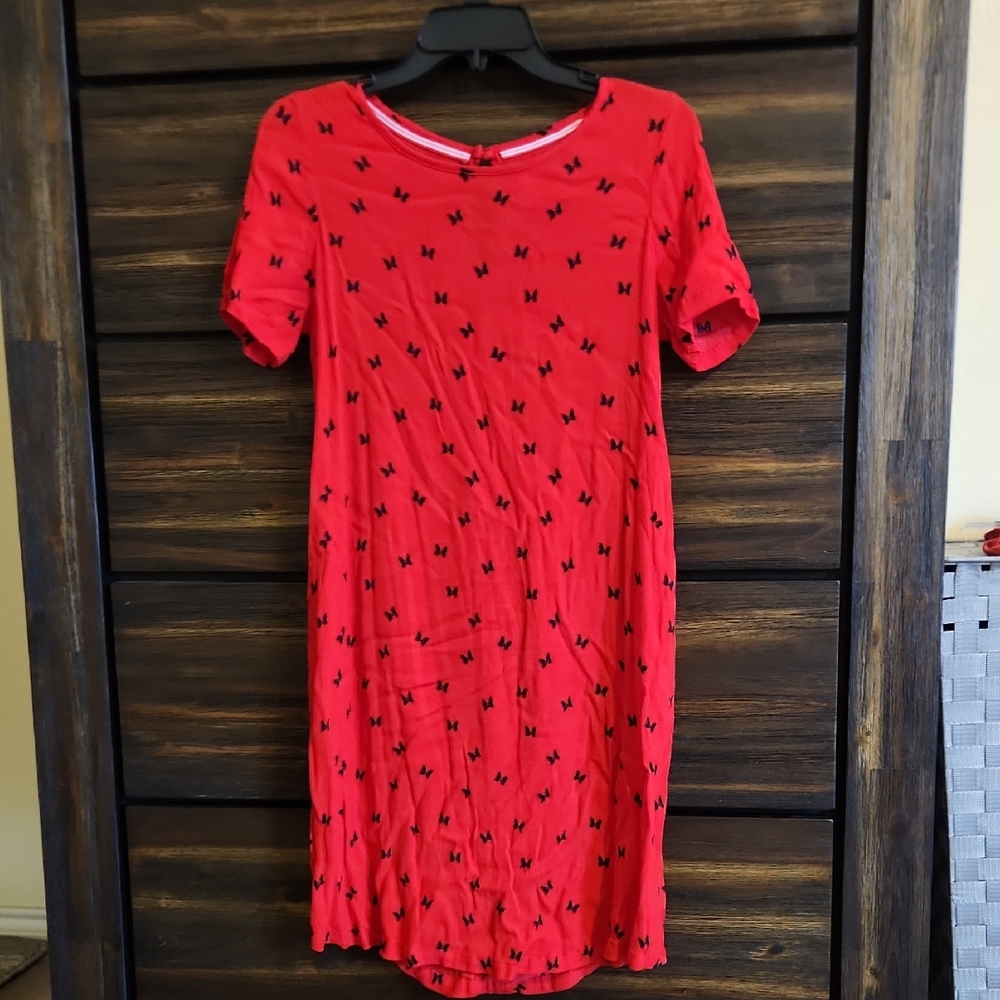 Red Short-Sleeve Casual Dress with Subtle Print